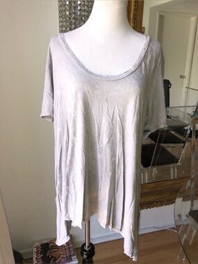 Project social T size medium gray long top